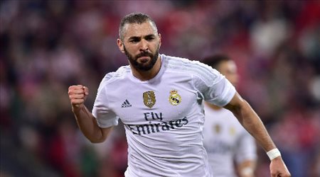 كريم بنزيما بـالعربية.. يهنئ الأمة الإسلامية بـعيد الفطر المبارك