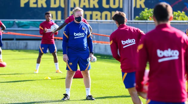 "قبل موقعة قادش".. كومان يجد حلول في دفاع برشلونة