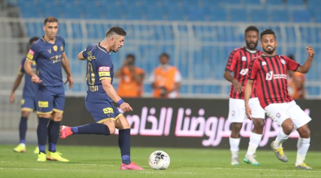 رغم الهزيمة برباعية.. فهد المطوع يهاجم حكم مباراة النصر والرائد