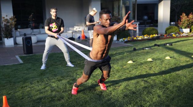 فيديو| فينيسيوس يطبق نموذج رونالدو ليكون "آلة" ريال مدريد