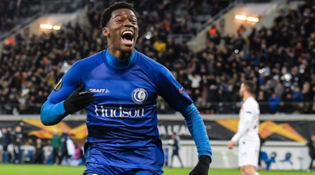 "ماكينة أهداف" مهاجم جديد يقترب من برشلونة