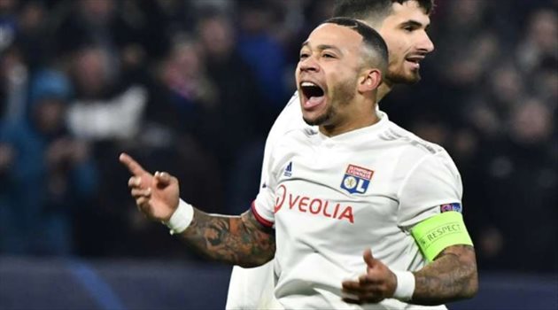 أسطورة هولندا يصدم برشلونة بشأن مستقبل صفقة ديباي