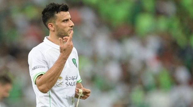 فيديو مثير.. السومة يتعلم في التدريبات "كيف يسقط" استعدادا لمباريات الحسم