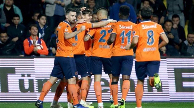 بقيادة روبينيو ونجم ليفربول السابق.. باشاك شهير بطلا للدوري التركي