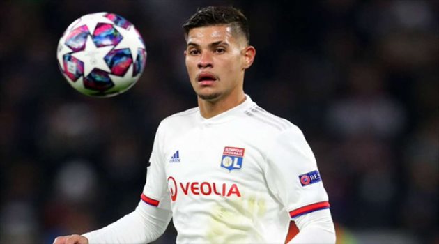 لاعب وسط جديد يدخل دائرة برشلونة