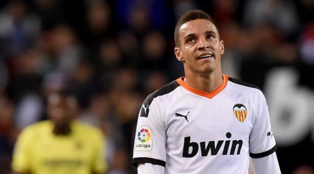 برشلونة يقترب من حسم صفقة "بديل سواريز"