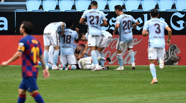أزمة في غرفة ملابس برشلونة.. "نقاش حاد بين سيتين واللاعبين بسبب سواريز"