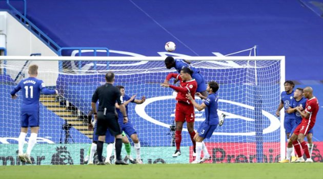 نجم ليفربول يعلن تعافيه من فيروس كورونا