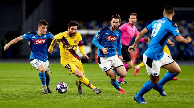 حكم مباراة نابولي "يخيف" جماهير برشلونة بـ"تاريخ أسود".. ولكن