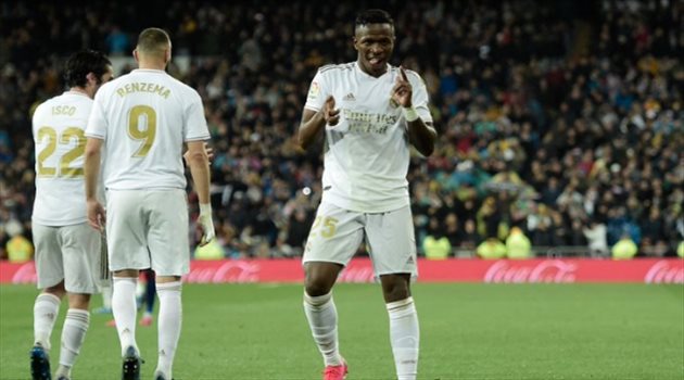 قبل موقعة مانشستر سيتي.. فينسيوس يثير غضب غرفة ملابس ريال مدريد