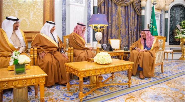 الفيصل يؤدي القسم أمام خادم الحرمين وزيرا للرياضة