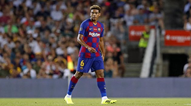 مقابل 20 مليون يورو.. برشلونة يقترب من بيع مدافعه للبريميرليج