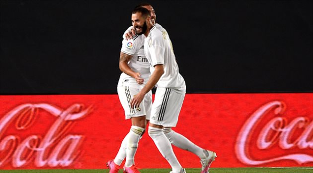 بنزيما يحطم أساطير ريال مدريد بـ"رقم خيالي".. ويبعث رسالة تهديد إلى ميسي