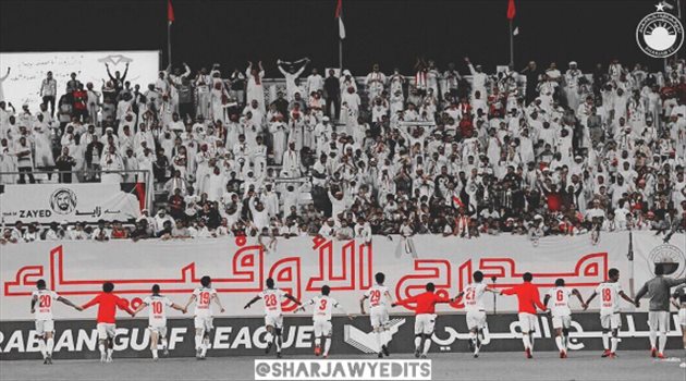 تصرف "مشين".. احتجاج عنيف من جماهير الشارقة على الهزيمة أمام الأهلي