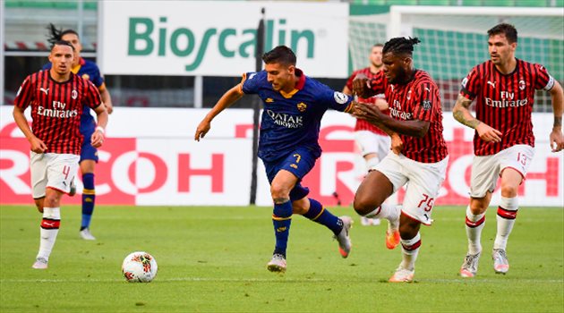 ريال مدريد ومانشستر سيتي يترقبان.. نجم ميلان يفتح باب الرحيل