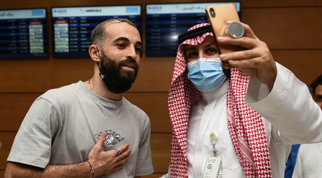 الأهلي يعلن وصول فتوحي إلى جدة