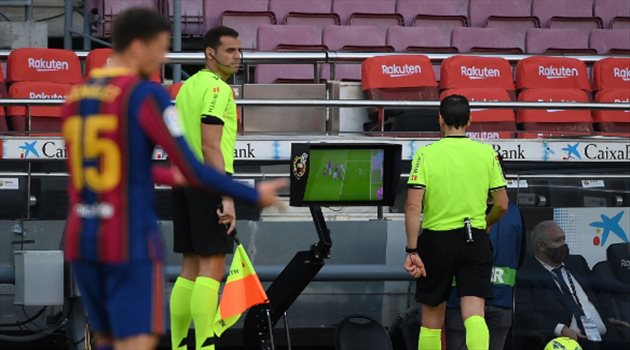 تطبيق قرار نشر محادثات الحكم مع تقنية الفار في السوبر الإسباني