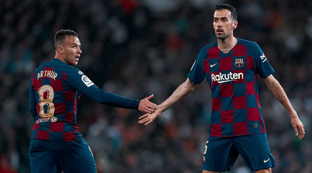 القطعة الناقصة في وسط برشلونة.. "هدف ريال مدريد وموهبة فرنسية وأفريقي دولي"
