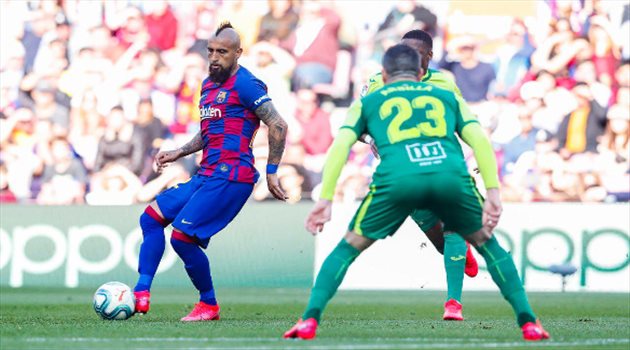 ميسي يسحق إيبار.. وبرشلونة يخطف صدارة الدوري الإسباني