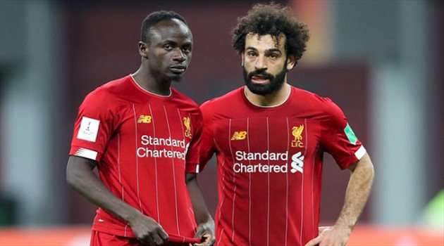 بسبب زجاج السيارة.. نجم ليفربول يسخر من محمد صلاح