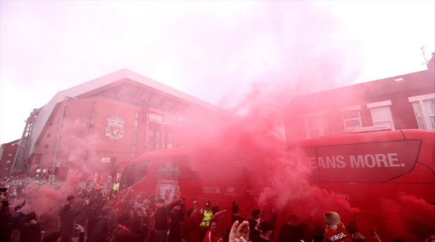 فيديو| جماهير ليفربول حاولت إشعال النيران في فندق إقامة ريال مدريد 