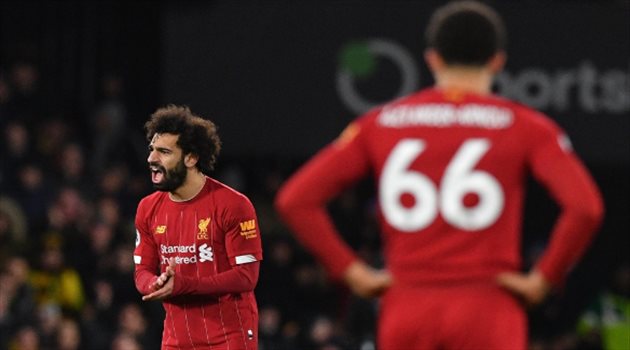 الكشف عن موقف محمد صلاح من المشاركة ضد إيفرتون.. "بعد إصابته"