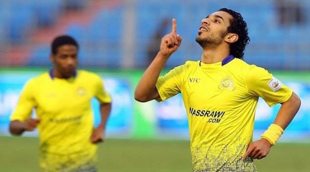 فيديو| نجم التعاون يساند خالد الزيلعي في مباراة الجيش