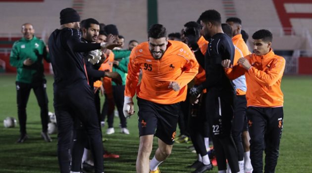 بـ"ممر شرفي".. نجوم الاتفاق يرحبون بأزارو والسالم