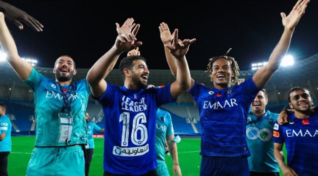 نجم الهلال "يزامل" نيمار.. ويطيح بـ"ميسي" من التشكيل المثالي