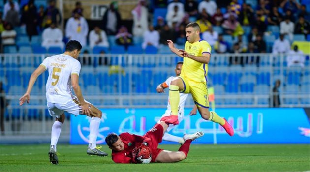 إعلامي يتهم إدارة النصر بالتسبب في أزمة حمد الله
