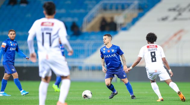 غياب الحظ والطرد.. نجوم الهلال يكشفون أسباب السقوط أمام الشباب