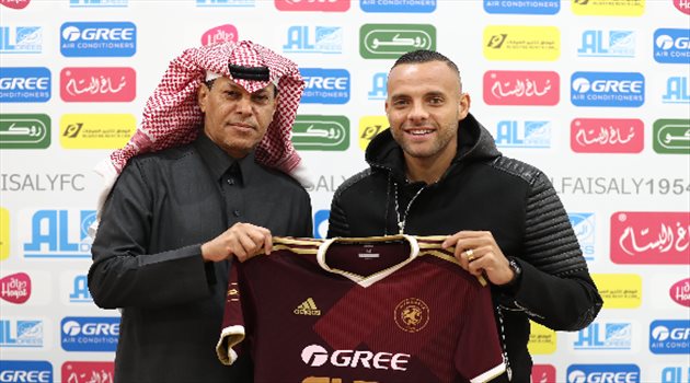 صور| بديلا لجوستافو.. الفيصلي يتعاقد مع جناح برازيلي بدرجة هداف