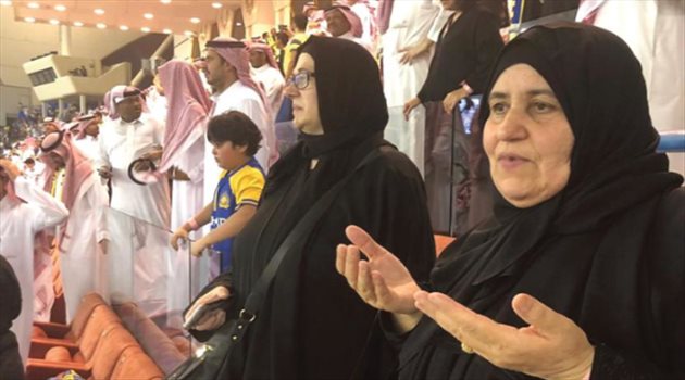 حمد الله: أمي "مجنونة" بكرة القدم.. وطلبت منها عدم حضور مباريات النصر