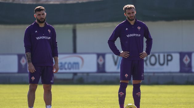 مرة جديدة.. "كورونا" يرفض مغادرة فيورنتينا الإيطالي !