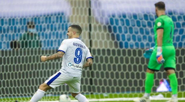 ميكالي يتحدى إدارة الهلال باستبعاد جيوفينكو.. تغريدة مثيرة