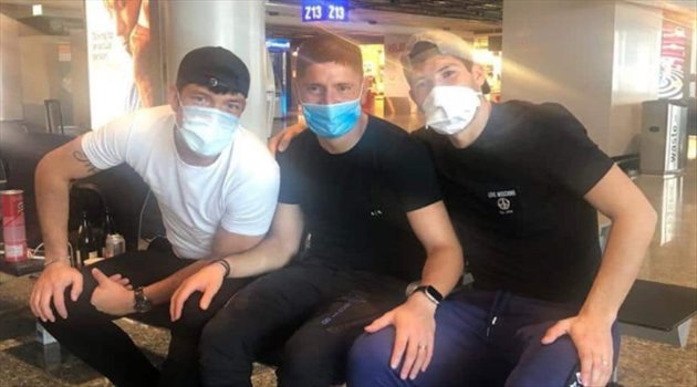 كرستيان جوانكا وليوناردو جيل وسيرجيو فيتور بعد 10 أيام في المطار.. عودة نجم الاتحاد وثنائي الدوري السعودي إلى الأرجنتين