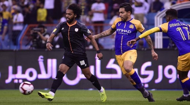 عبد المجيد الصليهم وبيتروس في مباراة النصر والشباب الاتحاد يفجر براكين الغضب في النصر ضد السويكت.. أين الشامخ وأمرابط ظهير أيسر