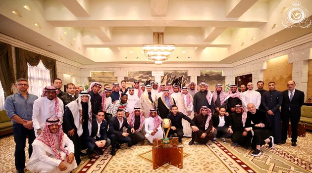 "أبطال السوبر" النصر في ضيافة سمو أمير الرياض.. تكريم ومزاح