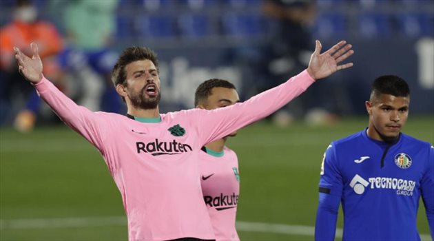 بيكيه يثير أزمة في دفاع برشلونة.. "لذلك السبب"