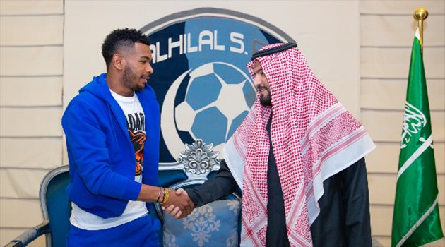 رسالة نارية.. أول تعليق من البليهي على تجديد عقده مع الهلال
