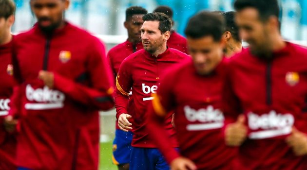 ثلاثي برشلونة "يتمرد" على ميسي.. "فاكس جديد يشعل أزمة في غرفة الملابس"