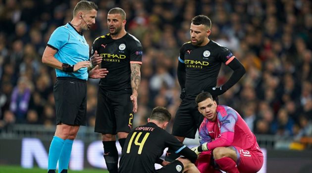 مانشستر سيتي يكشف مدة غياب مدافعه عن الملاعب