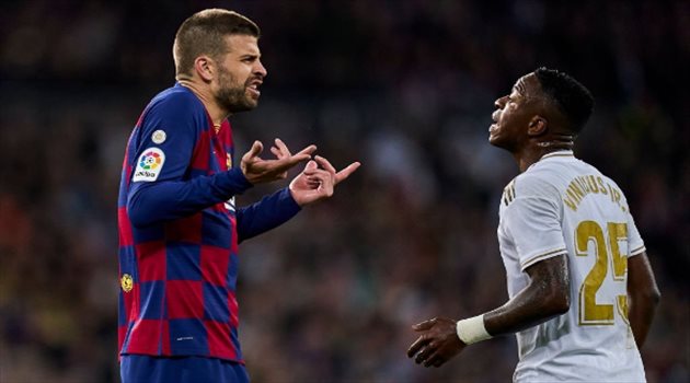 "اتهمه بالجنون".. فينيسيوس يكشف كواليس مشادة بيكيه في الكلاسيكو