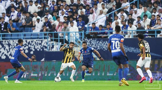 مدافع الهلال يصدم الاتحاد.. والعميد يرد