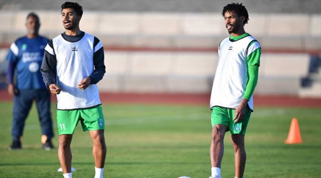 هل يفعلها النصر يوافق على الشروط ويخطف نجم الأهلي ؟.. المؤشر في خطر !