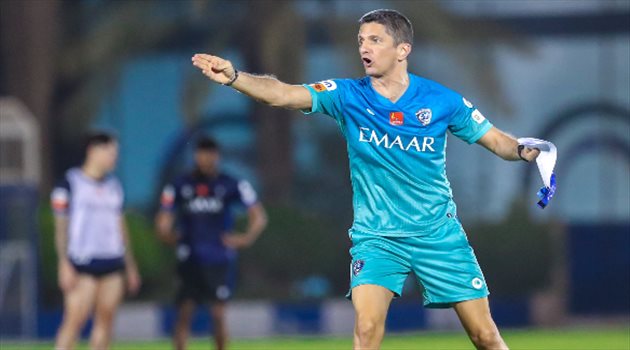 كواليس اجتماع لوشيسكو مع نجوم الهلال