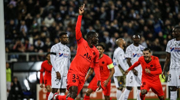 أميان يحبط عودة باريس سان جيرمان المستحيلة.. ويفرض عليه التعادل في الدوري الفرنسي