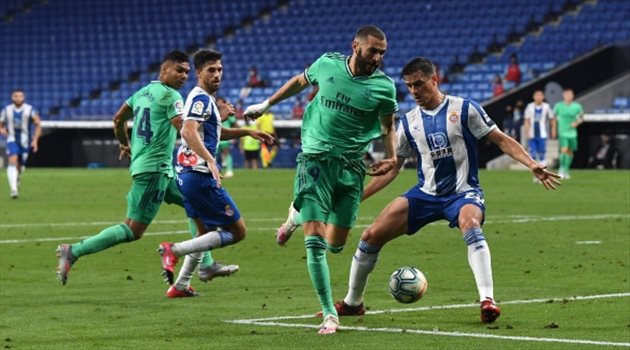في غياب ميسي.. بنزيما ينافس على جائزة لاعب الشهر في الليجا