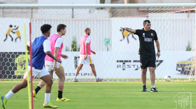 صدمة في الاتحاد قبل "مواجهة الفيصلي".. وطلب هام من كاريلي