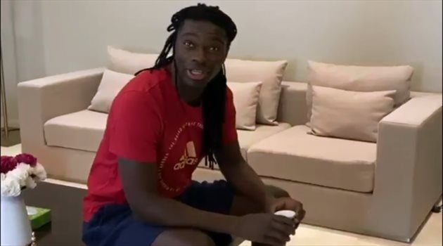 فيديو| جوميز يشارك في تحدي تنظيف المنزل ويدعو نجوم الهلال